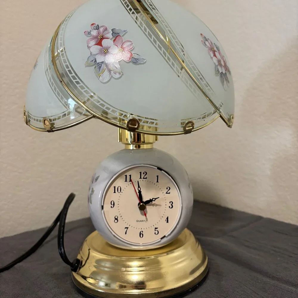 Vintage Charming Floral Lamp with Gold Accents